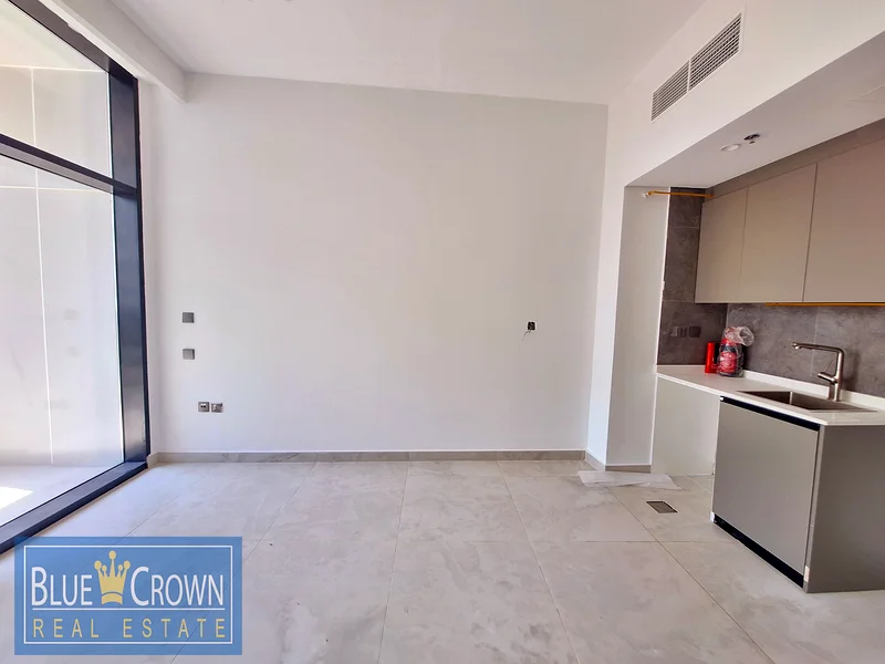 • "Modern Studio with Bright Layout & Excellent Amenities"63739554816002113