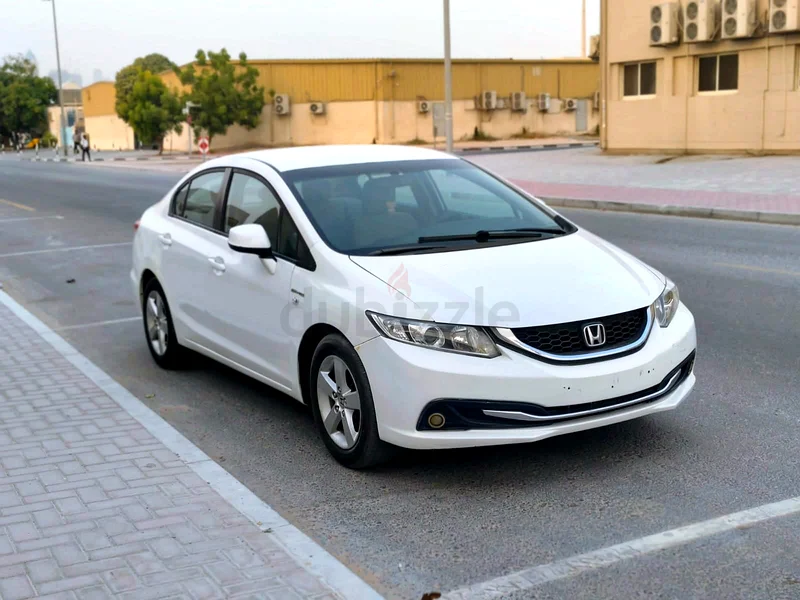 Honda civic 2013 Mid option Super clean Low kilometers 187300 White outside Fabric Seats VTI 1.8CC63612064646529113