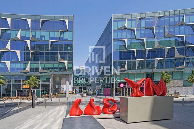 Sleek Design | Iconic Burj Views | Sunlit Spaces63918553812994114