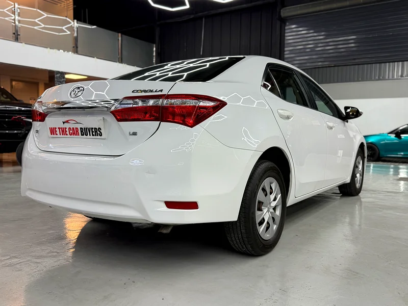 TOYOTA COROLLA 1.6 SE ( BASIC WITH CRUISE CONTROL ) 2015 90000 KMS GCC SPECS 2 KEYS63612452151298114