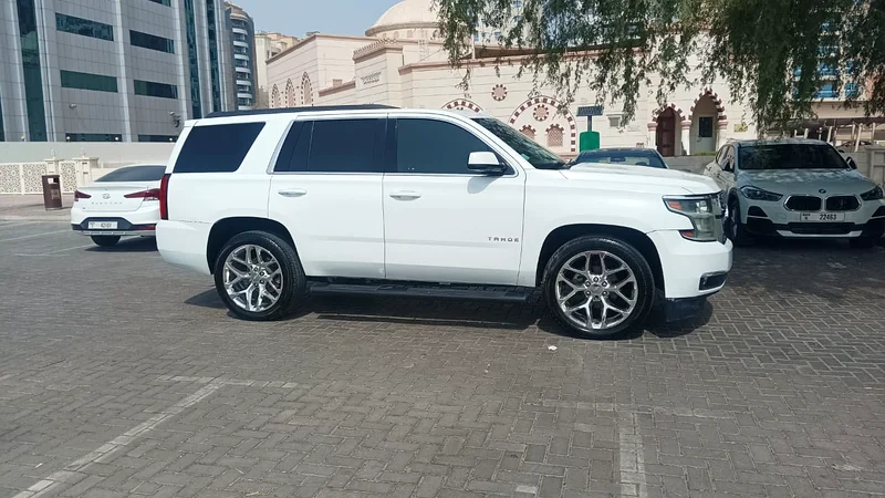 Chevrolet Tahoe LT V8  2019 AMERICAN SPECS LADY DRIVEN63612067421698112