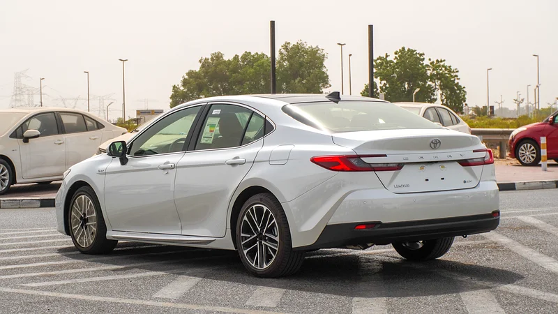 TOYOTA CAMRY LUMIER 2.5L HYBRID FULL OPTION MODEL 202563612450425347113