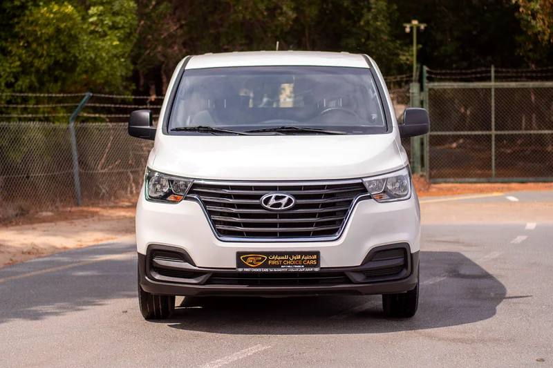 12-Seater Passenger Van | Automatic | GCC Specs | Ref#H1067863612085373185114