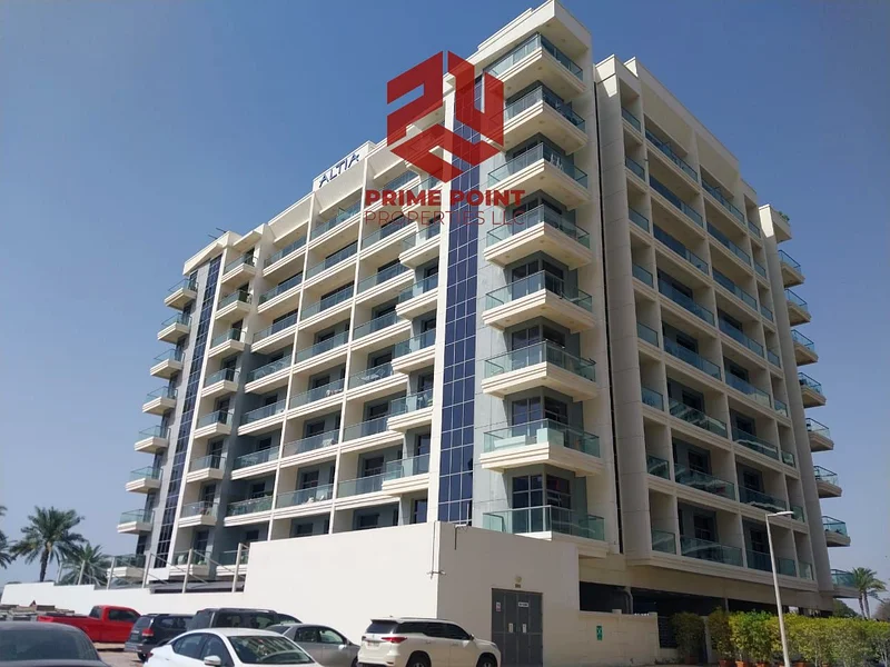 مطبخ مغلق بإطلالة على المنطقة الخضراء شاسع وفاخر ومفروش بالكامل63978120796930110