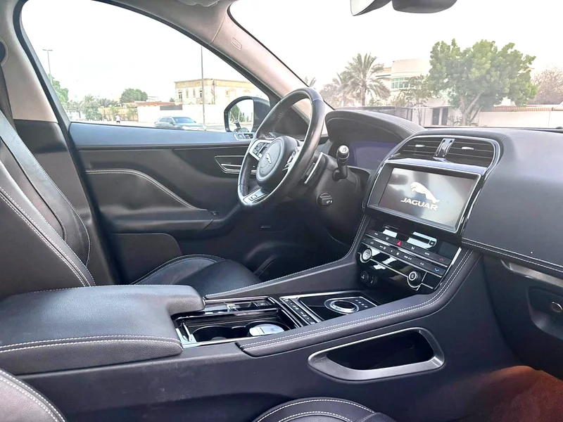 Jaguar F-pace 2019 GCC | original paint | R sport63613735530115114