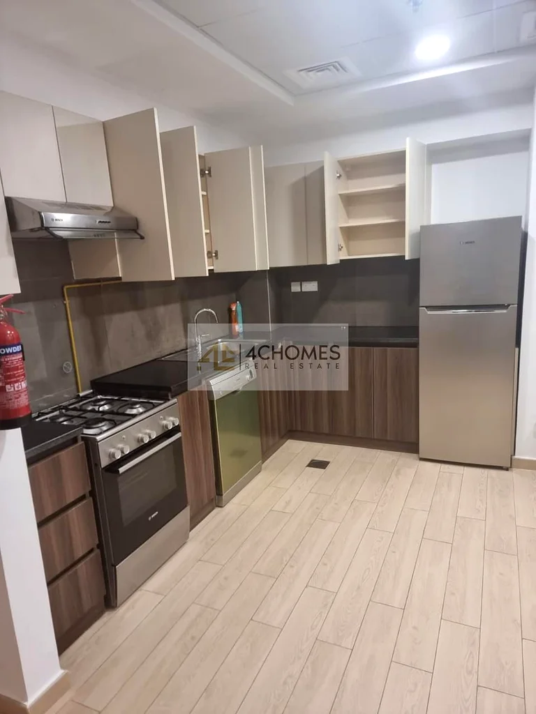 شقة مطلة على المسبح للإيجار، بائع جاد، صيانة جيدة63918088127746112
