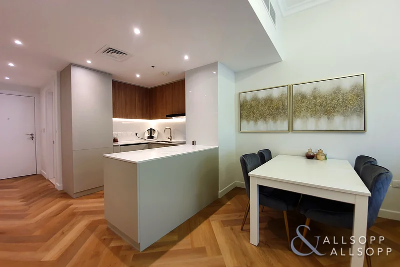 Unfurnished | Upgraded | Pool facing63786327256961111