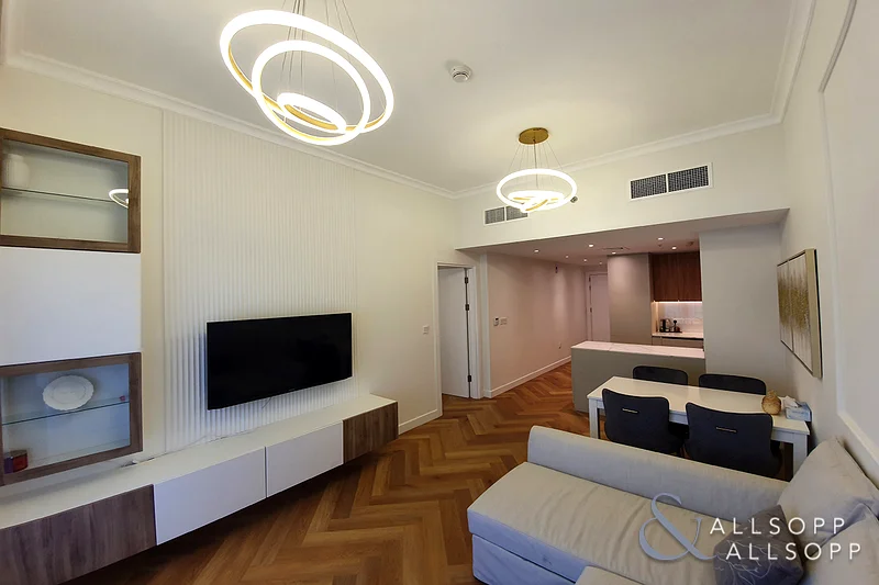 Unfurnished | Upgraded | Pool facing63786327256961114