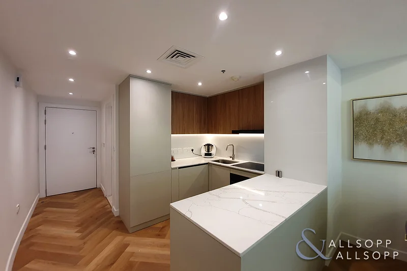 Unfurnished | Upgraded | Pool facing63786327256961112
