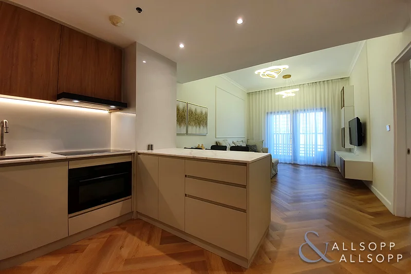 Unfurnished | Upgraded | Pool facing63786327256961110