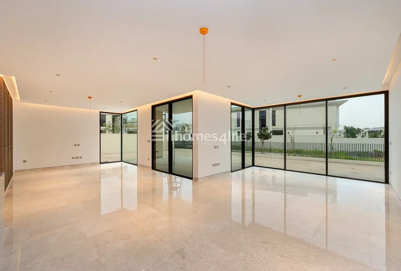 UNDER LANDSCAPING  | UPGRADED  | CORNER63736528456578113