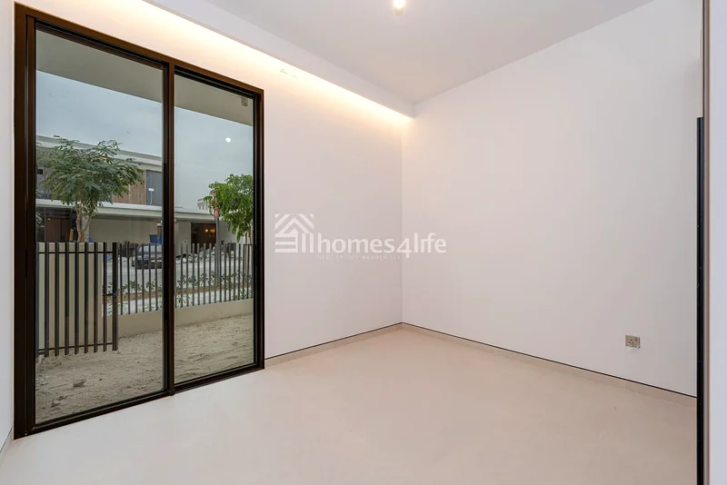 UNDER LANDSCAPING  | UPGRADED  | CORNER63736528456578114