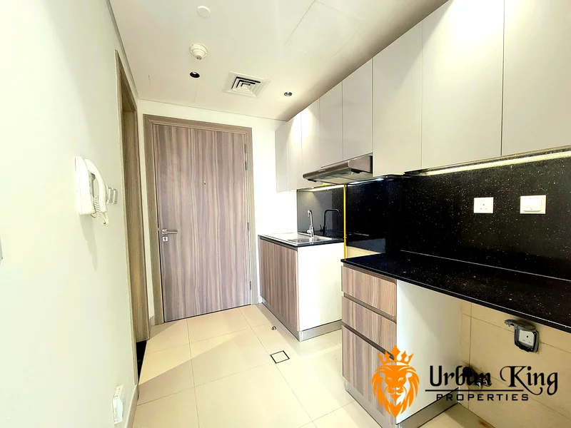 PROPERTY OF WEEK / HIGH FLOOR  /  LAST UNIT63739457716994111