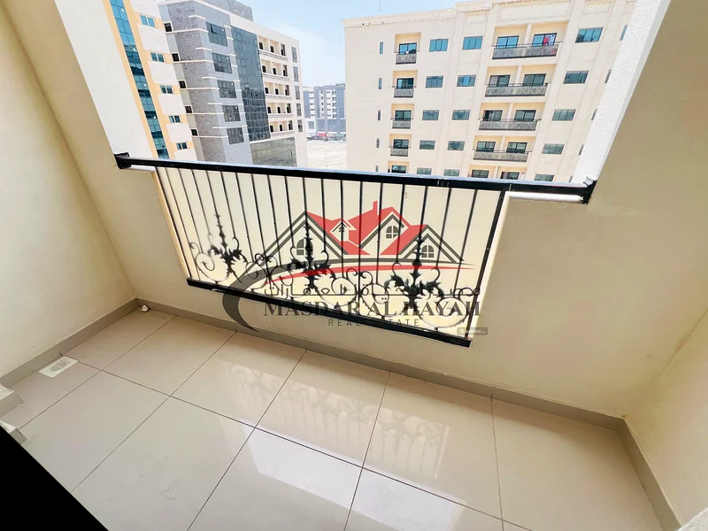 تصميم فريد وصيانة جيدة وديكور داخلي مذهل مع موقف سيارات _شرفة_ خزانة ملابس موقع ممتاز63812426611203110