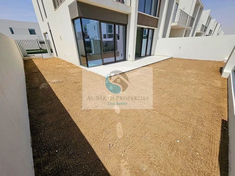 وحدة ركنية من صف واحد على شاطئ ذهبي مؤهلة للرهن العقاري63947307181699114
