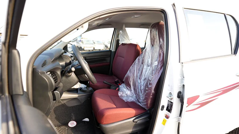 TOYOTA HILUX D-4D DIESEL M/T 4X4 MODEL 202563612449497859112