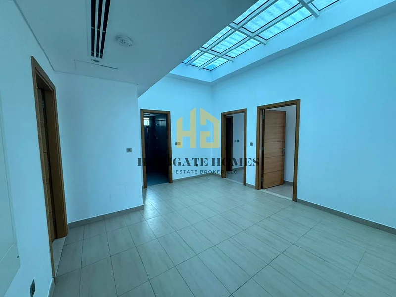 Huge Plot | Nearly 10,000 | Vacant on Transfer63922287134465113