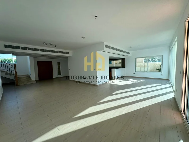 Huge Plot | Nearly 10,000 | Vacant on Transfer63922287134465111