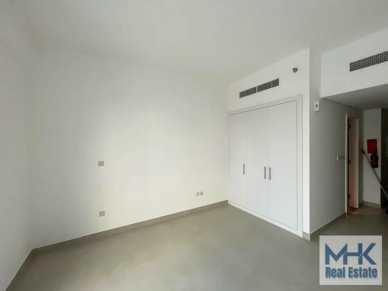Spacious Studio in Pulse Residence Dubai South63751682529155111