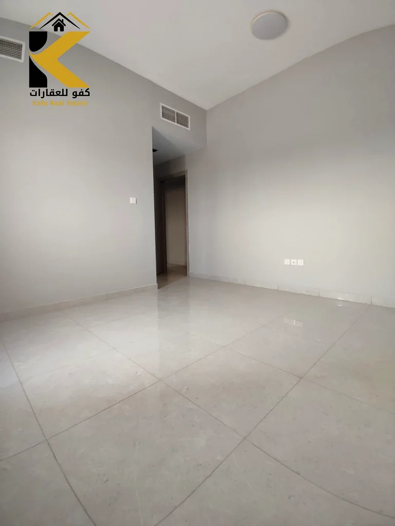 شقة فاخرة من غرفتي نوم مع صالة واسعة وشرفة ومنظر مفتوح على الفيلل للإيجار السنوي63809867033345114