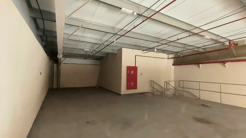 مستودع جديد بمساحة 2500 قدم مربع مع ميزانين في المنطقة الصناعية رقم 563622899874819113