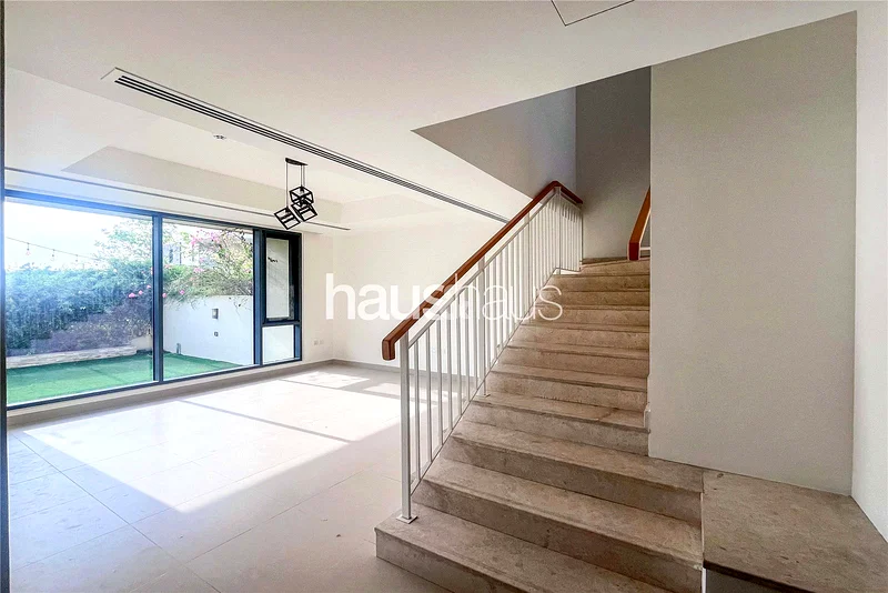 Large Plot | VOT | Corner Unit64045900732162114
