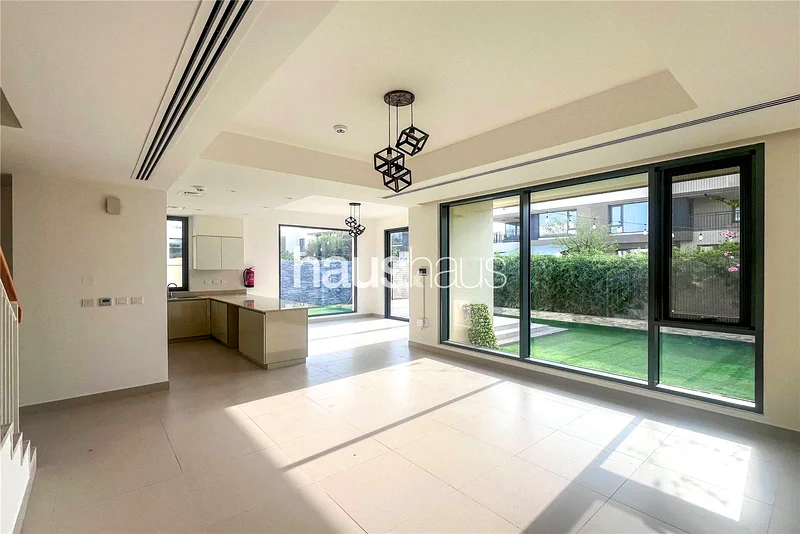 Large Plot | VOT | Corner Unit64045900732162113