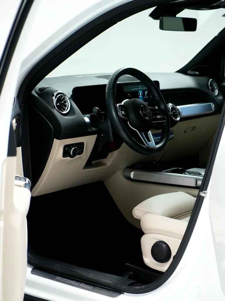 2022 Mercedes-Benz GLB 250  4MATIC – White | AED 110,00063613737354498114
