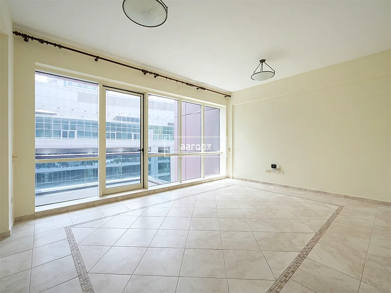 طابق منخفض | بدون ثلاجة | شرفة | شاغر63772955559169113