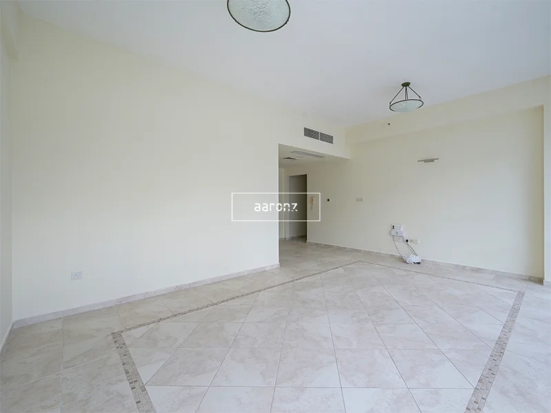 طابق منخفض | بدون ثلاجة | شرفة | شاغر63772955559169114