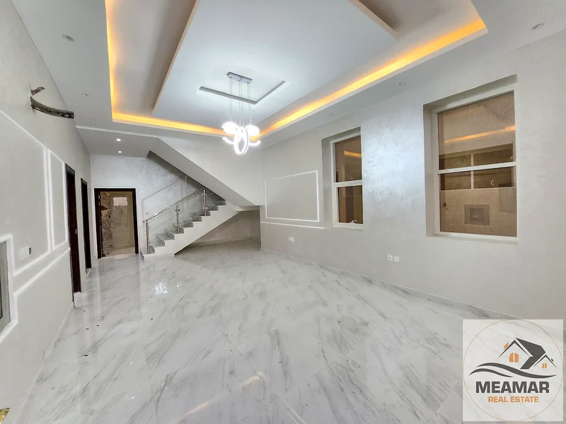 For sale, a luxurious villa in Al Helio, Ajman, 5 master bedrooms, a living room, and a hall, located in a strategic location near Mohammed bin Zayed63906384341890112