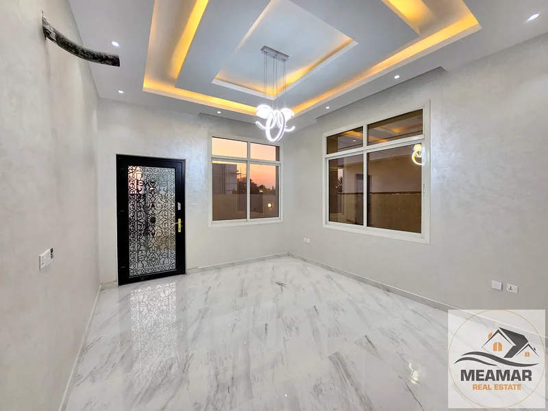 For sale, a luxurious villa in Al Helio, Ajman, 5 master bedrooms, a living room, and a hall, located in a strategic location near Mohammed bin Zayed63906384341890114