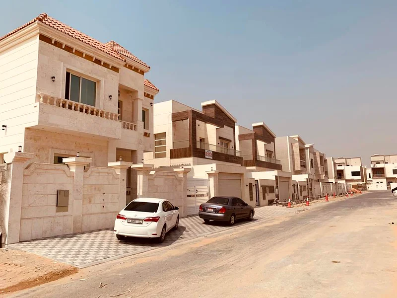الفيلا المعروضة للإيجار في منطقة الياسمين هي خيار مثالي لمن يبحثون عن الراحة والفخامة في موقع متميز.63716878594177111