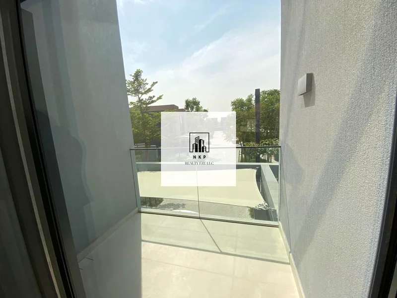Luxurious 3bdr townhouse in Robina massar by Arada63654746381443113