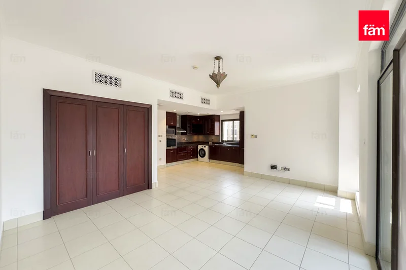 | Ready to Move in | Well Maintained | Spacious |63771814928258112