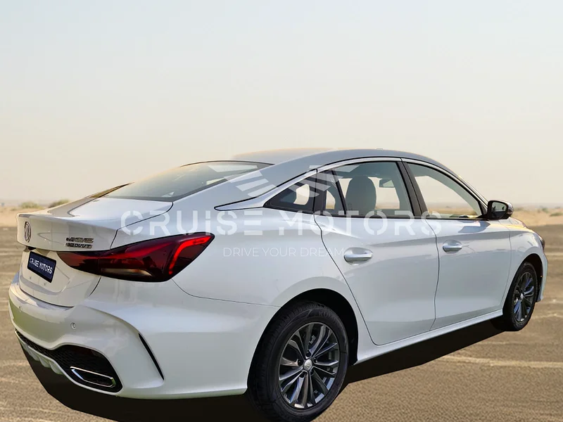 MG5 LUXURY EDITION 1.5L PETROL AT MY2025 - WHITE63613735921410114