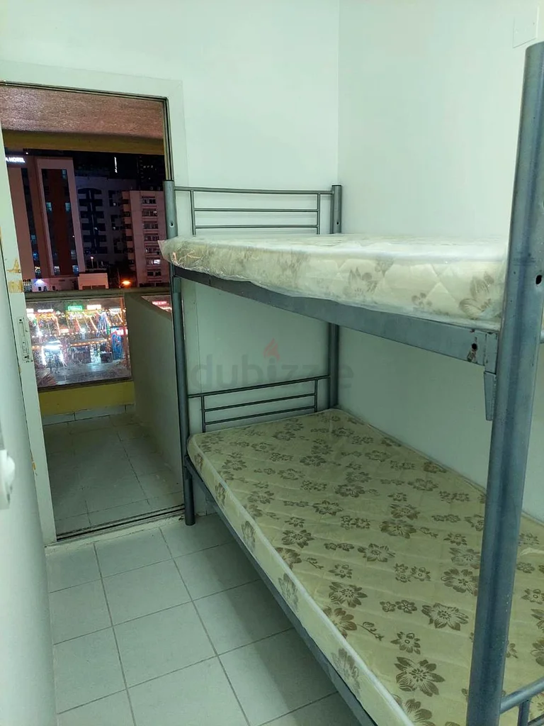 Available partition room near alrigga metro63624809975171112