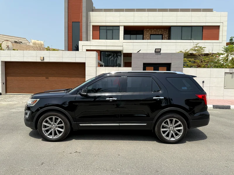 Ford Explorer - First Owner - 2017 Full service history at the agency•	Still under agency warranty63613463694210111