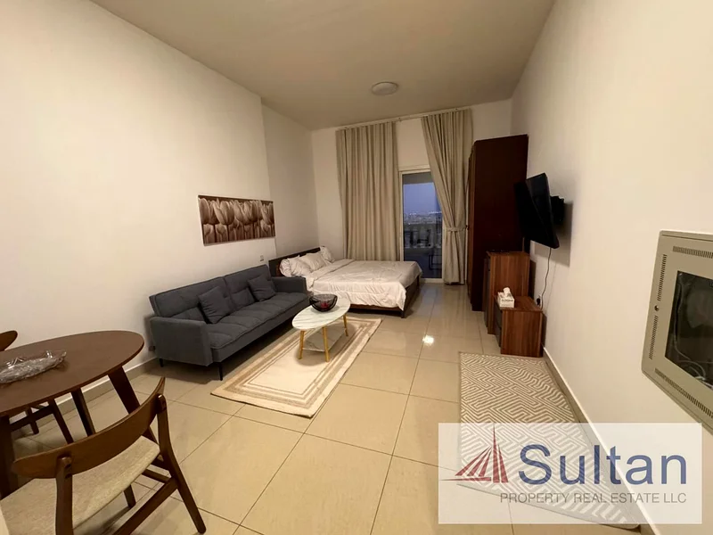استوديو كلاسيكي مع شرفة كبيرة في رويال بريز63814456937091113