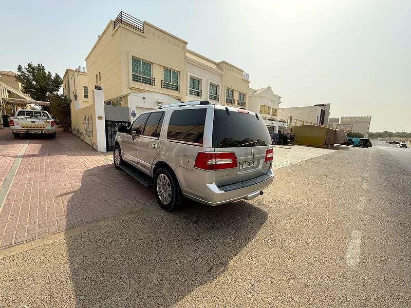 لينكولن نافيجيتور جي سي سي (سيارة عائلية) للبيع العاجل63613734707969113
