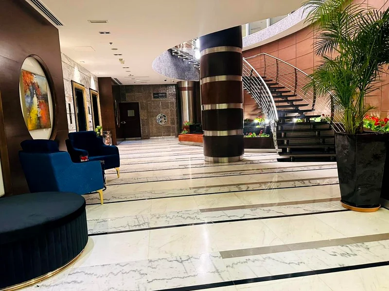 غرفة فندقية مفروشة بالكامل بالقرب من المترو64051029030531114
