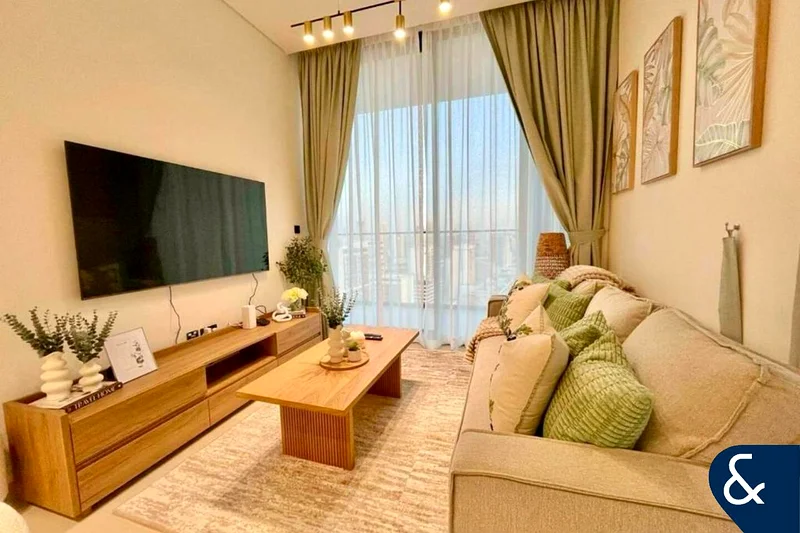 Spacious 2-Bed | Private Pool | Modern Design63781620691970111
