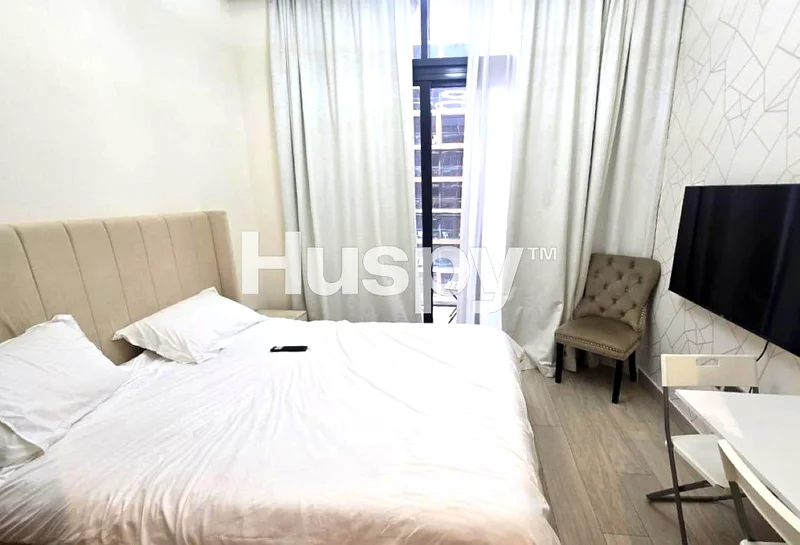 منظر على المسبح | طابق عالٍ | شاغر63976249632770113