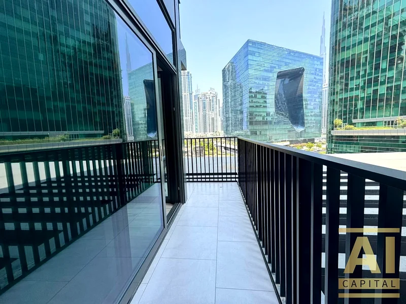 استوديو واسع مع إطلالة على برج خليفة ومبنى أوبوس63798615342593112
