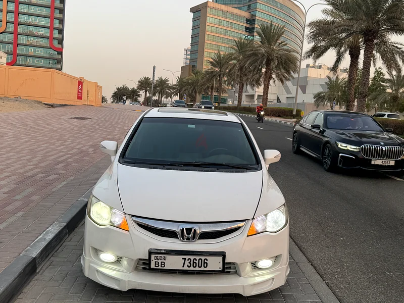 Honda Civic Pearl white GCC 2009 Top of the Line with sunroof in immaculate condition63612064621954110