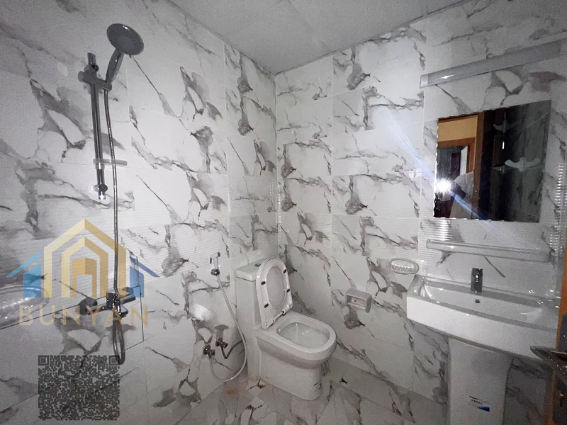 شقة بغرفة نوم واحدة للإيجار السنوي في المويهات 3 – عجمان 🏢✨ 📍 الموقع: تقع هذه الشقة في المويهات 3، عجمان، بالقرب من المدارس63715397670657114