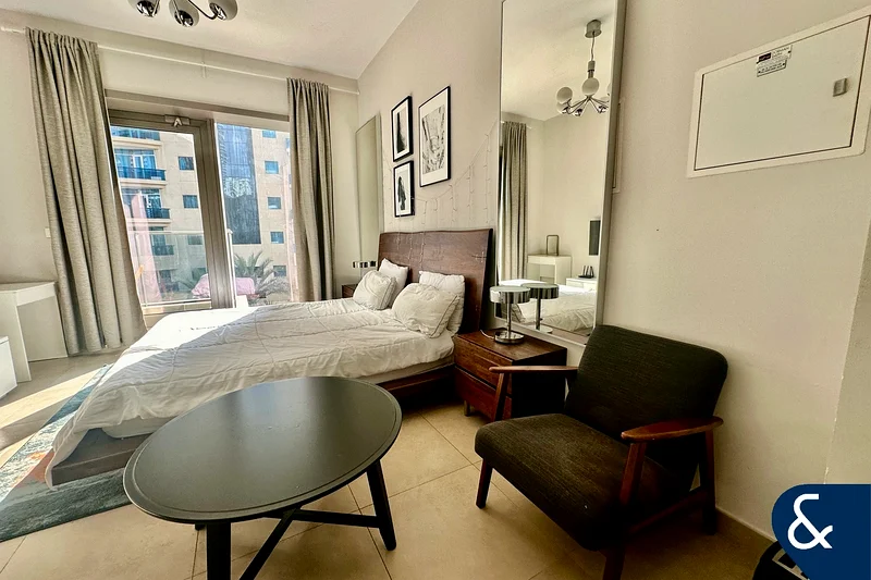 Studio | Sparkle Tower | Vacant on Transfer64037063487873112