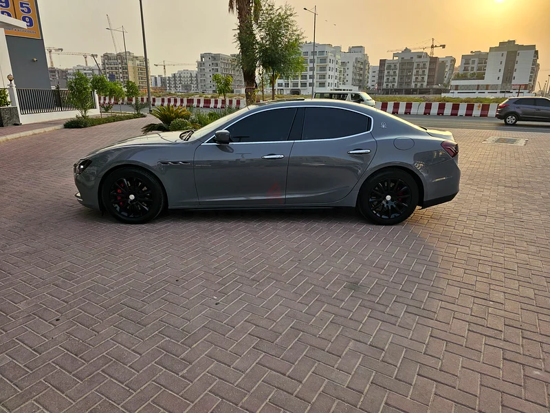 جميل اللون بحالة جيدة63613734233219111