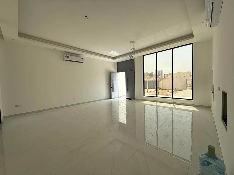 جديد بالكامل | تخطيط عصري | موقع متميز63743130503683113