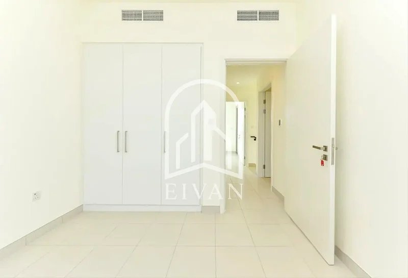 فيلا جديدة بالكامل | 3 غرف نوم + غرفة خادمة | تطل على الحديقة63805884488962114